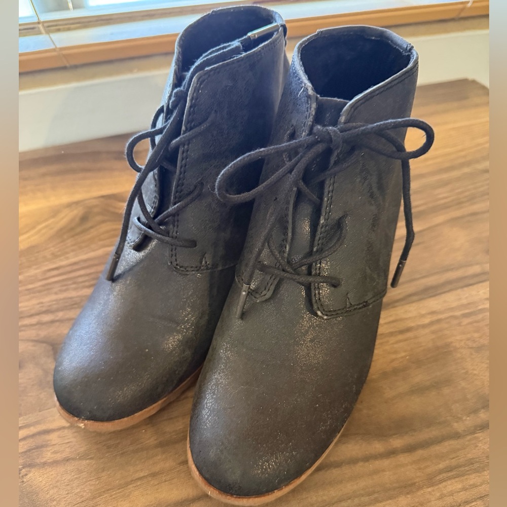 Toms Black Lace-Up Boots